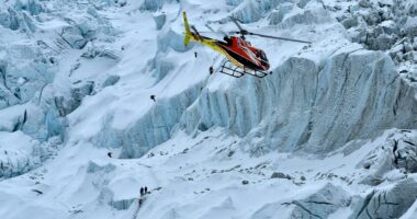 Blizzard traps hundreds on Mount Everest as rescue teams race to save lives