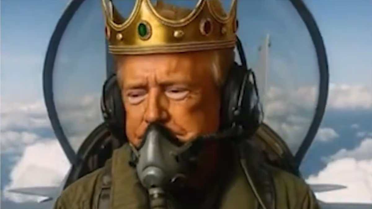 Could Trump really become King of America? US citizens' fears growing