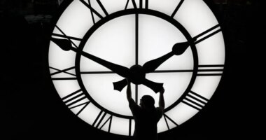 Daylight saving time ends soon: What happened to 'locking the clocks?'