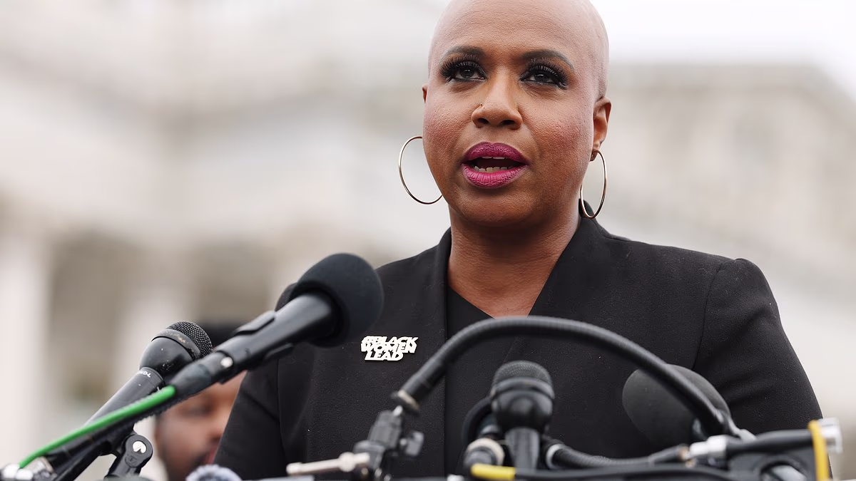 Dem. congresswoman faces calls to give up her $1.1m home