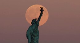 Does the full moon make us sleepless? A neurologist explains the science