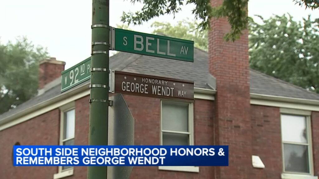 George Wendt Way unveiled at 92nd Place and Bell Street in honor of late 'Cheers' cast member and Beverly, Chicago native