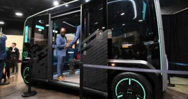 Holon signs deal to build its driverless shuttles in $100 million Jacksonville facility