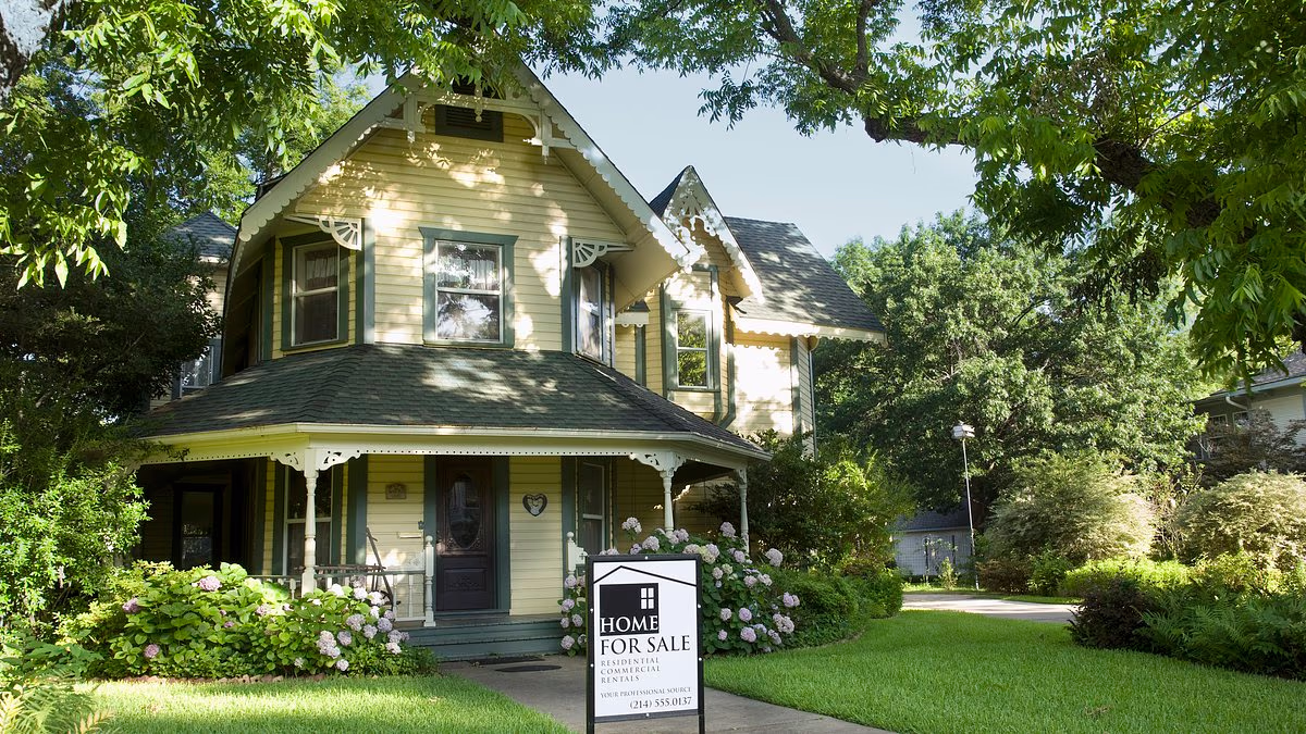 Housing market chaos as 1 in 7 buyers pull out of deals