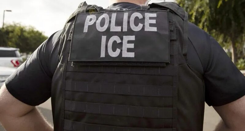 ICE officers must wear bodycams, judge rules, amid Chicago clashes