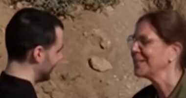 Israeli hostages meet with Israeli army after release