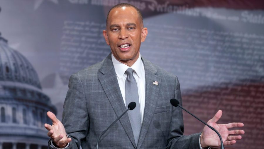 Jeffries: ‘Trump 2028’ hats ‘randomly appeared’ during White House meeting