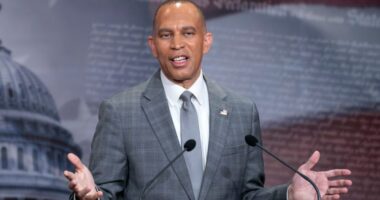 Jeffries: ‘Trump 2028’ hats ‘randomly appeared’ during White House meeting
