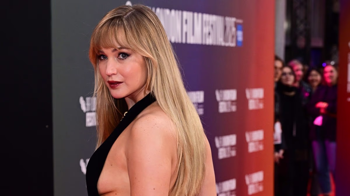 Jennifer Lawrence cuts a glamorous figure at Die My Love premiere