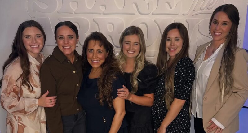 Jill and Jinger Duggar Reunite With Mom Michelle and Sisters in Rare Photo