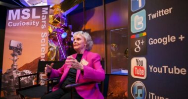 June Lockhart, beloved mother figure from 'Lassie' and 'Lost In Space,' dies at 100