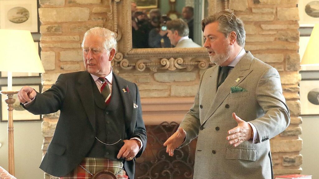 King's secret meeting with former aide who quit over cash for honours