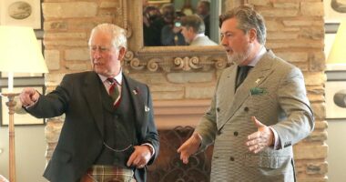 King's secret meeting with former aide who quit over cash for honours