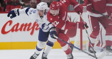 Larkin’s overtime goal lifts Red Wings past Lightning, 2-1