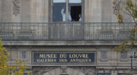 Louvre jewel heist: Manhunt underway for 4 suspects after 'priceless' jewelry at Louvre in Paris stolen
