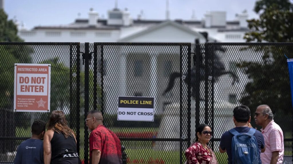 Man taken into custody after driving car into White House gate: Secret Service