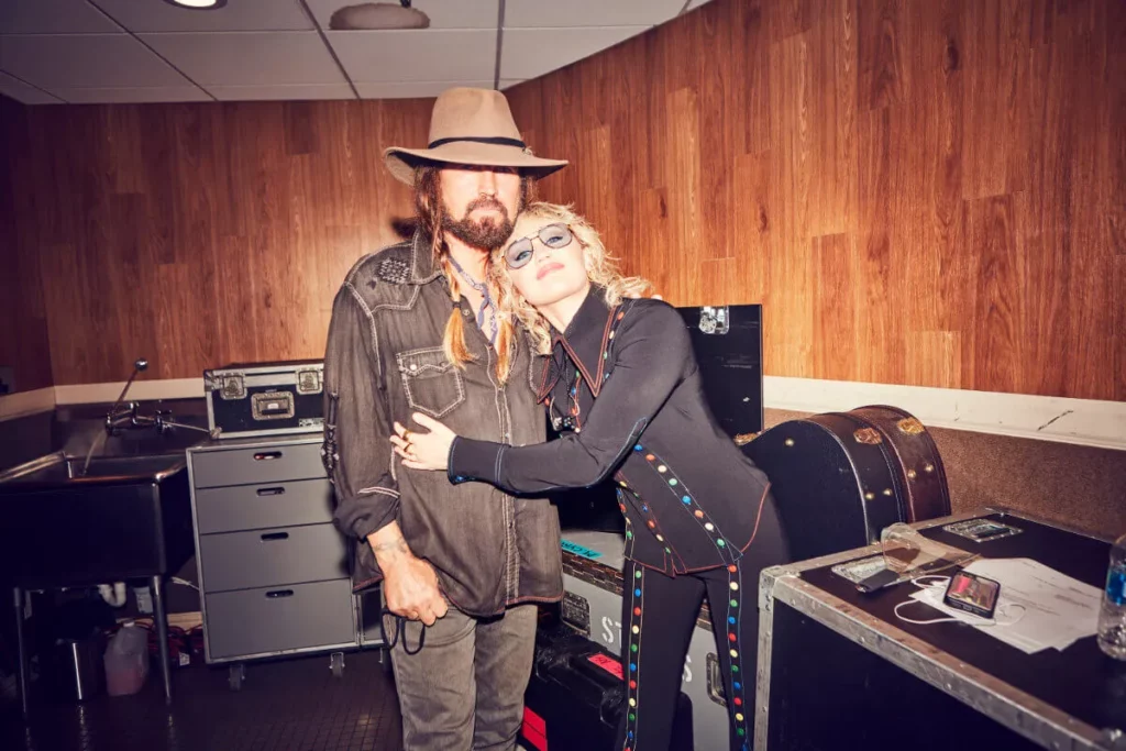 Miley Cyrus Revealed the ‘Peace Offering’ She Gave Billy Ray Cyrus After Estrangement