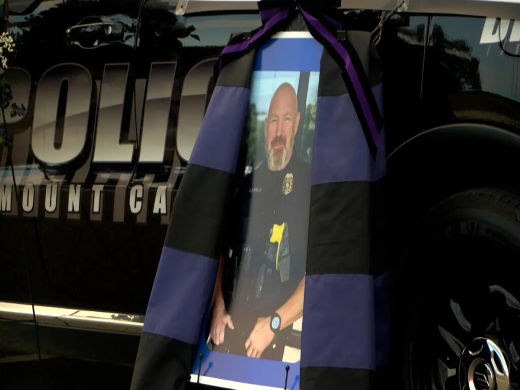 Mount Carmel community remembers Officer Mark Lindsey as family man