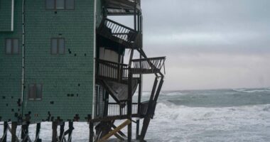 Nor'easter prompts New Jersey state of emergency, coastal flooding