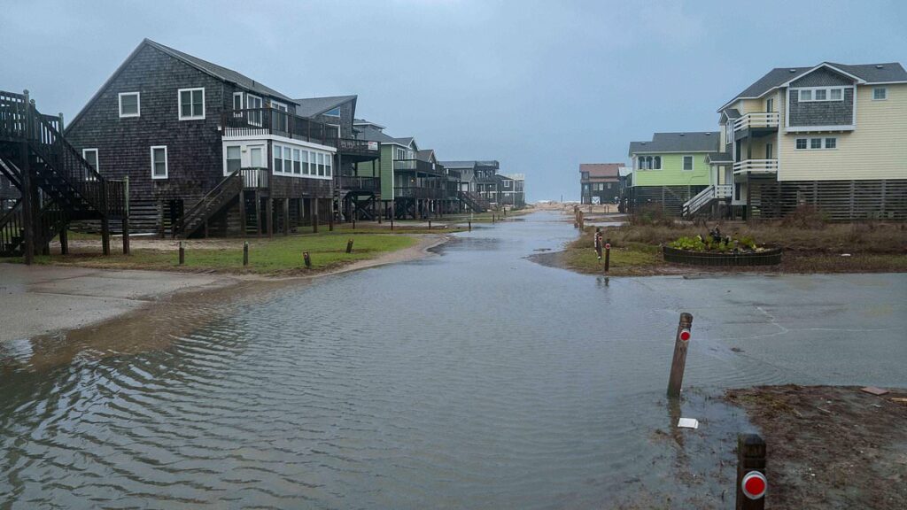 Nor'easter storm rattles towards East Coast bringing downpours
