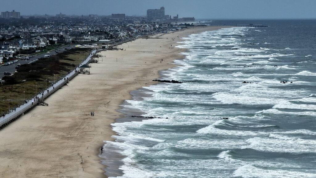 Nor'easter threatens East Coast New Jersey declares state of emergency