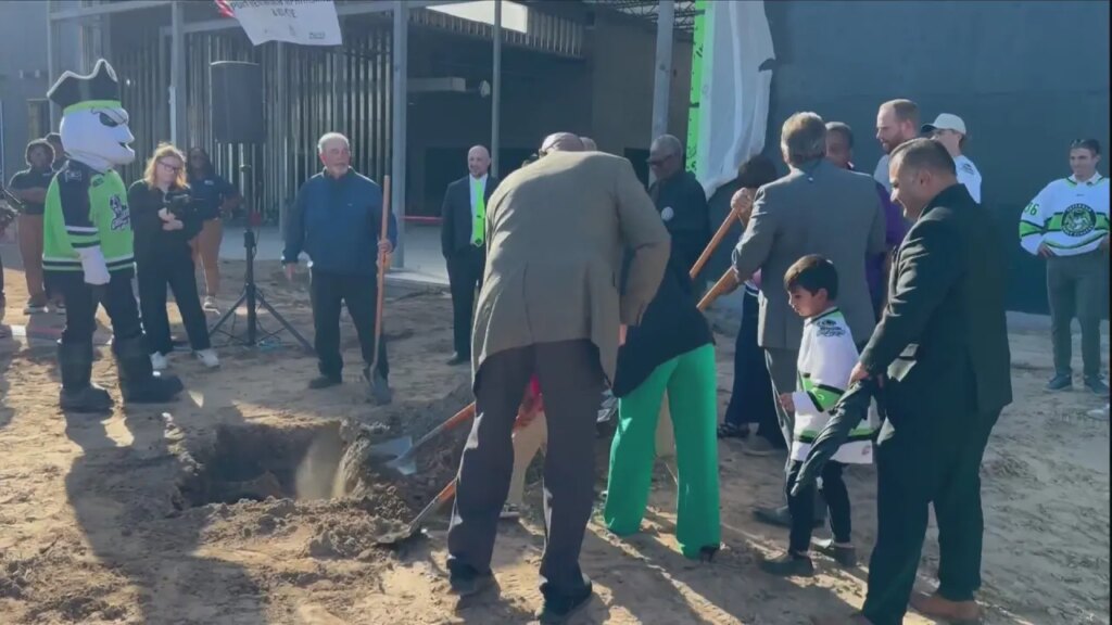 Port Wentworth Ice Cove's 'beam topping' ceremony