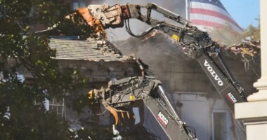 Preservation group urges pause in White House East Wing demolition