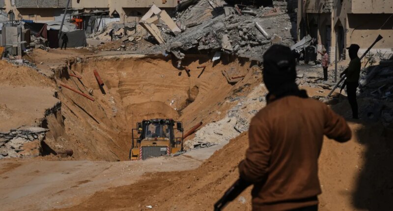 Renewed fighting tests Gaza ceasefire and Israel briefly halts aid