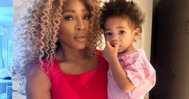 SERENA WILLIAMS ADORABLY GETS PHOTOBOMBED BY HER DAUGHTER ADIRA