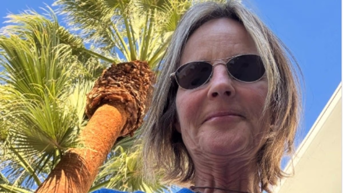 She's an Oscar winner... can you guess who in this rare selfie?