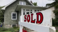 Shutdown puts 4,000 home closings at risk daily: Report