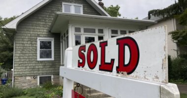 Shutdown puts 4,000 home closings at risk daily: Report