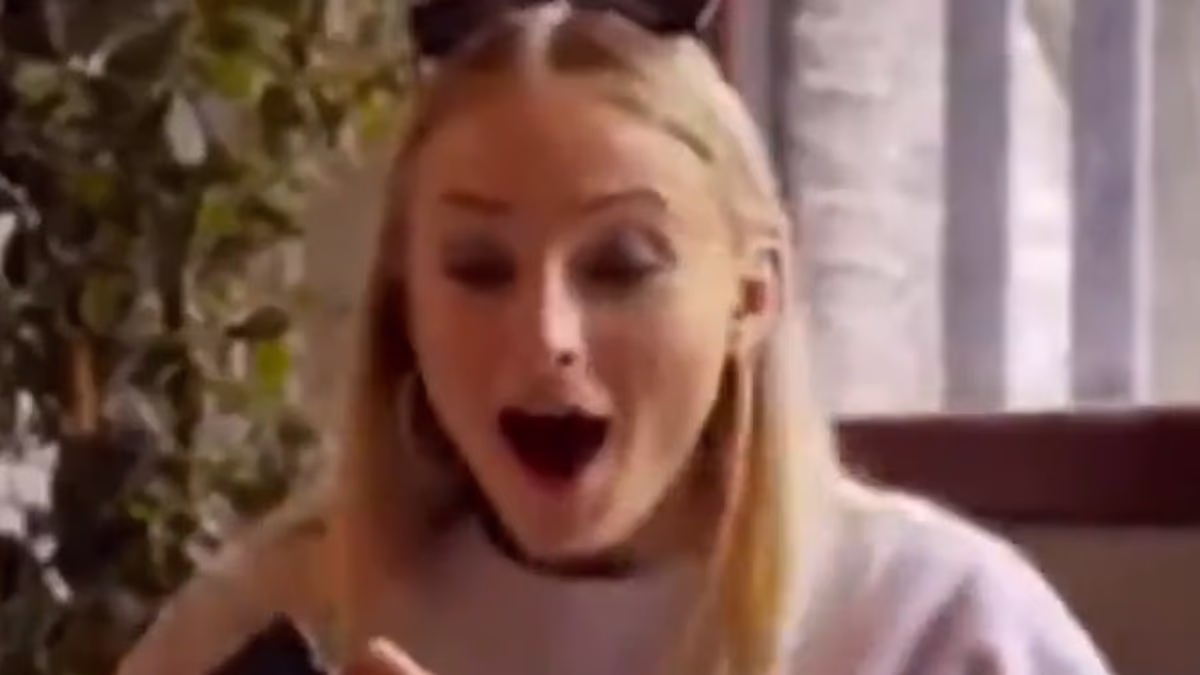Sophie Turner 'cries' over message from new love interest Chris Martin