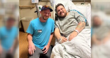 Stranger donates kidney to man he met on Facebook