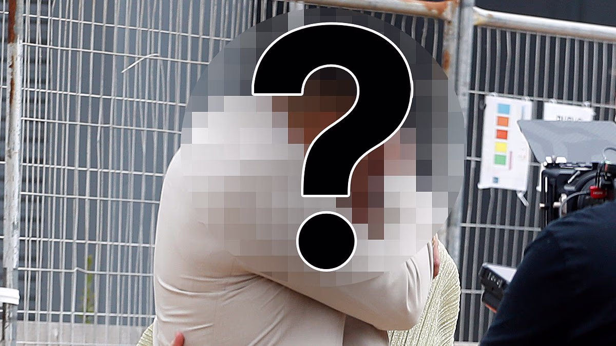 Teary couple's emotional reaction hints at huge Block shock