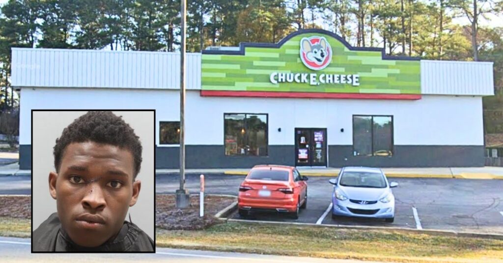 Teen threatens people at Chuck E. Cheese with gun: Cops