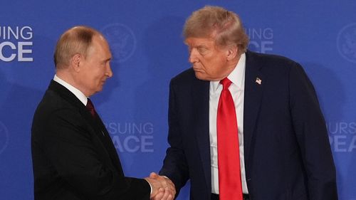Trump announces meeting with Putin after lengthy phone call