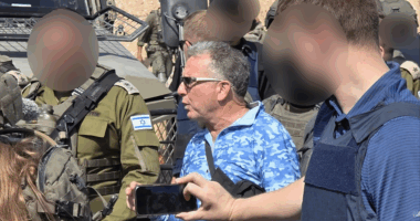 Trump envoy Witkoff visits IDF base in northern Gaza as peace deal advances, thousands return home