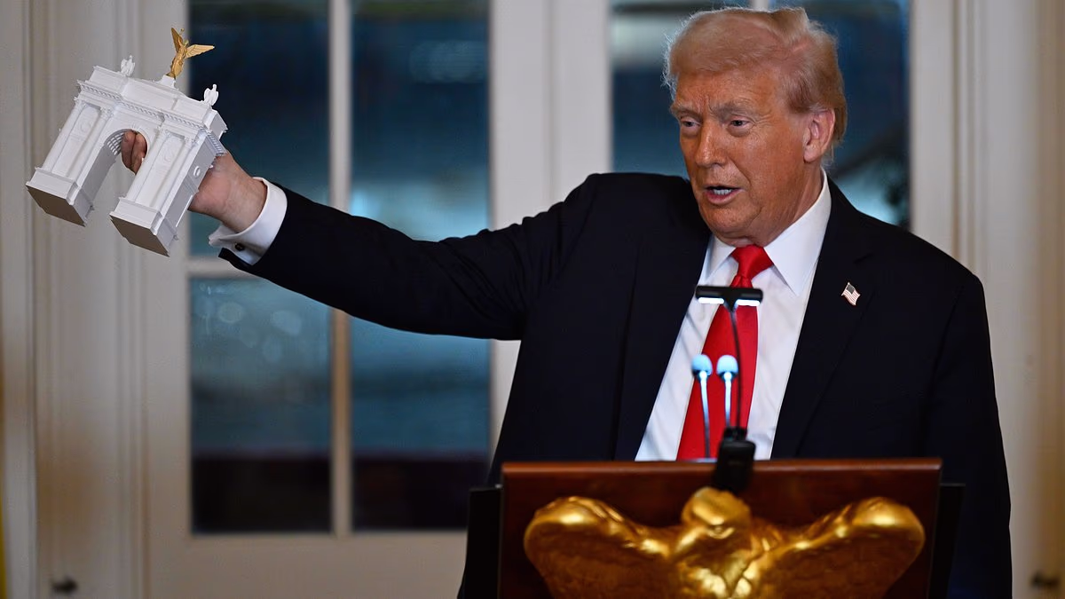 Trump unveils progress on $250 million ballroom in White House dinner