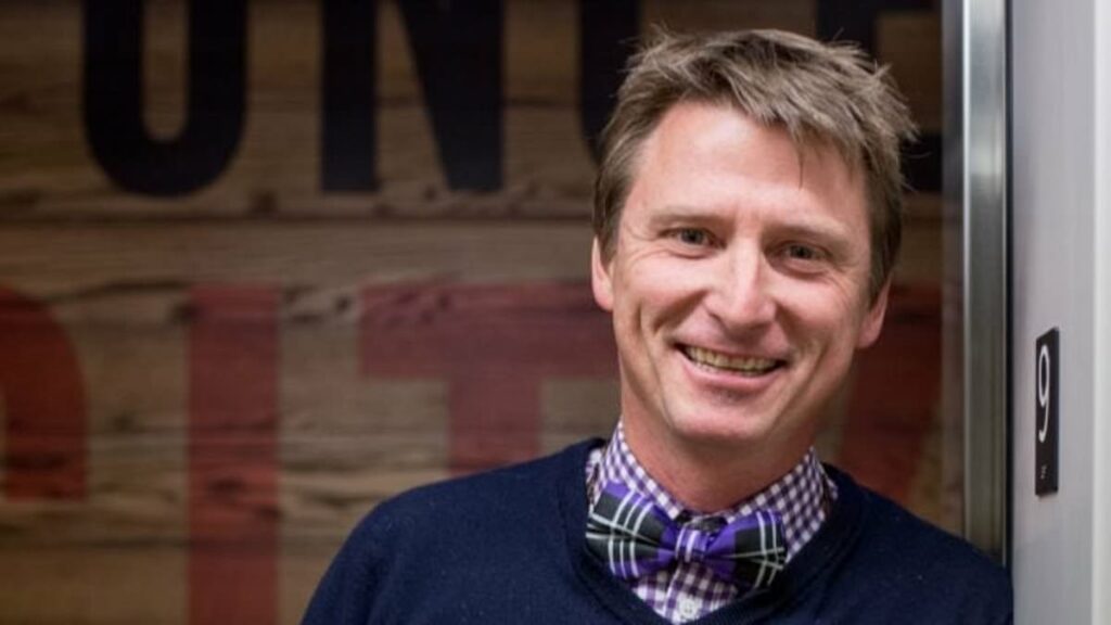 Tycoon heir to political dynasty launches run for Maine governor