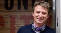 Tycoon heir to political dynasty launches run for Maine governor