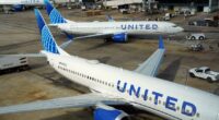 United Airlines flight diverts after windscreen crack
