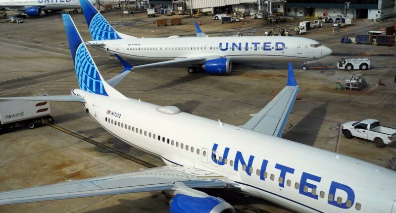 United Airlines flight diverts after windscreen crack