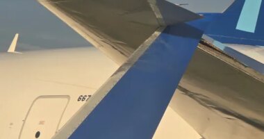 United Airlines jets collide on O'Hare tarmac