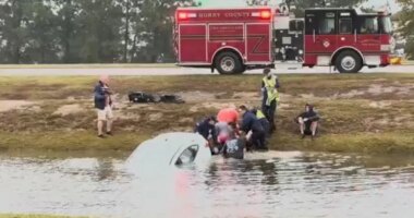 Video shows dramatic rescue of woman from car submerged in South Carolina pond