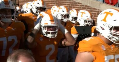 Vols rally past the Razorbacks, 34-31