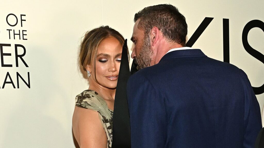 Watch Ben Affleck ask his 'darling' ex-wife Jennifer Lopez for a photo