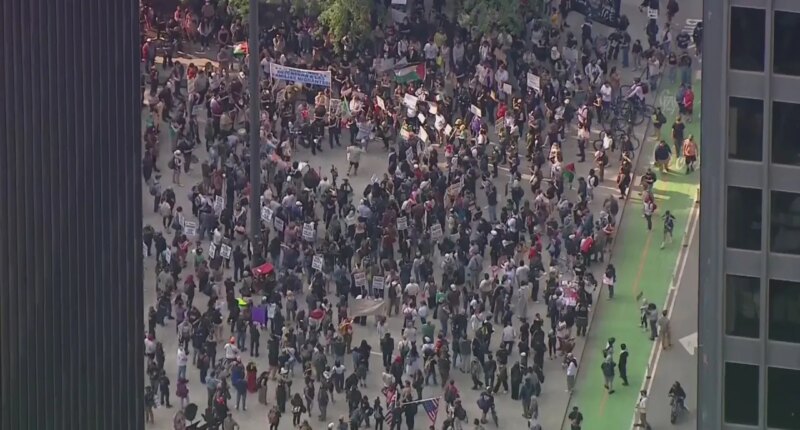 What are the rules for ICE in Chicago, and are they following them?