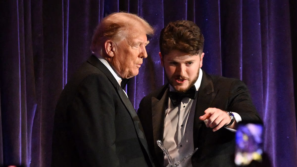 White House chaos as 'mob boss Trump staffer goes scorched earth'