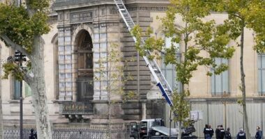 Louvre museum heist